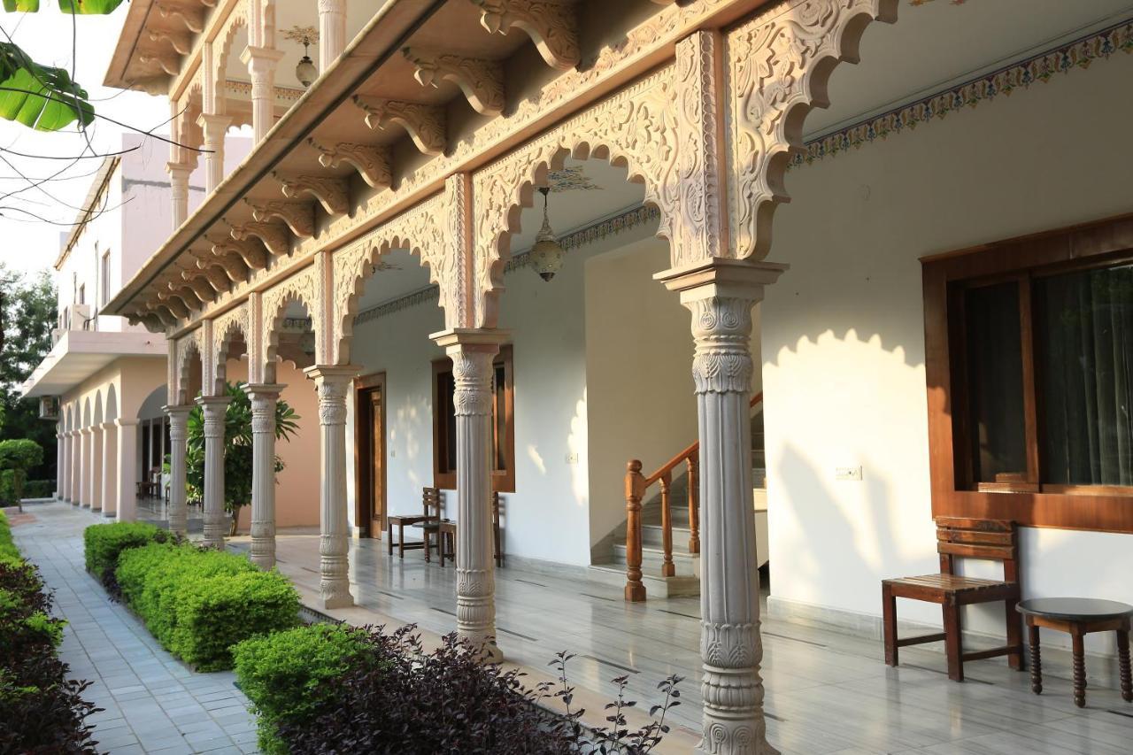 Hotel Sunbird Bharatpur Esterno foto