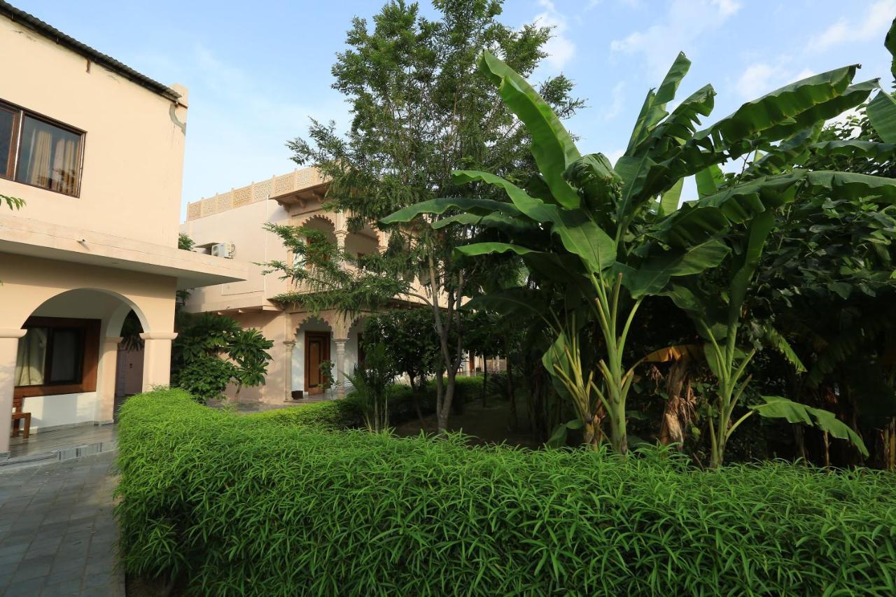 Hotel Sunbird Bharatpur Esterno foto