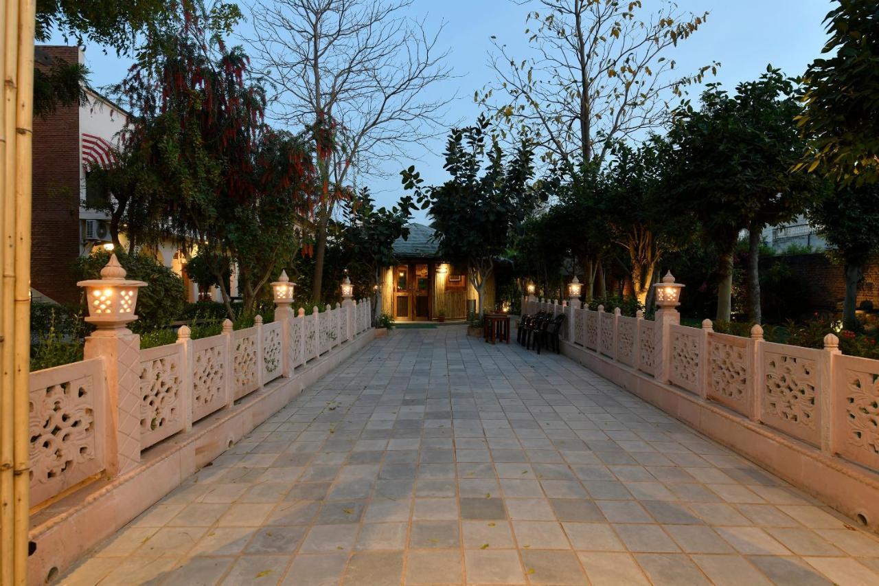 Hotel Sunbird Bharatpur Esterno foto