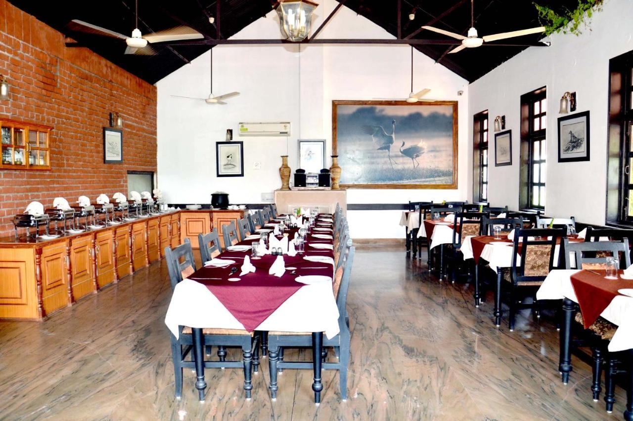 Hotel Sunbird Bharatpur Esterno foto