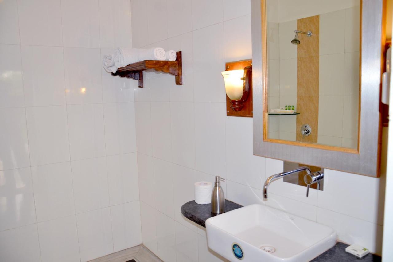 Hotel Sunbird Bharatpur Esterno foto