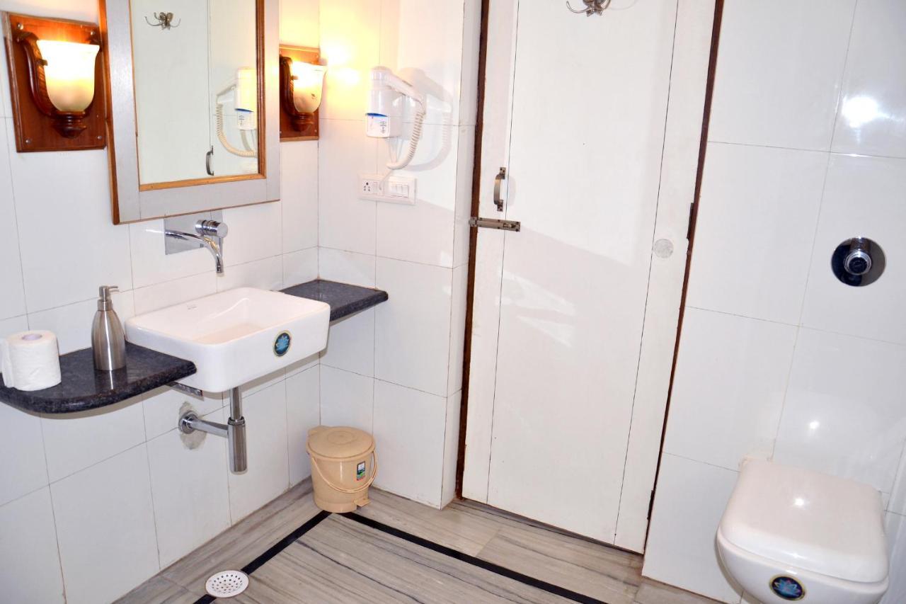 Hotel Sunbird Bharatpur Esterno foto