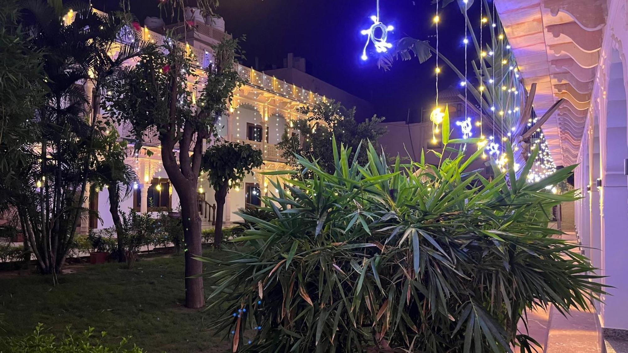 Hotel Sunbird Bharatpur Esterno foto