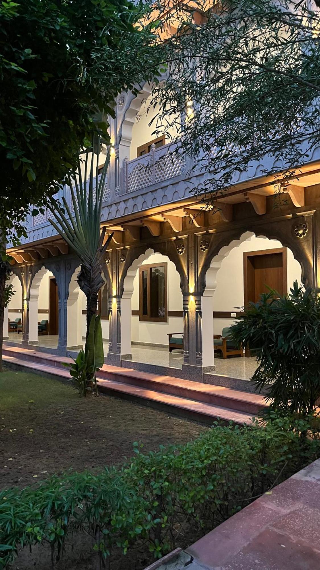 Hotel Sunbird Bharatpur Esterno foto