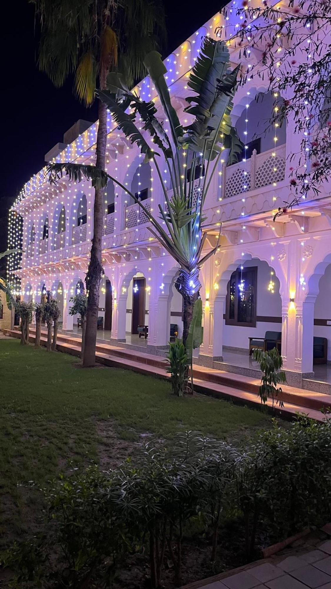 Hotel Sunbird Bharatpur Esterno foto