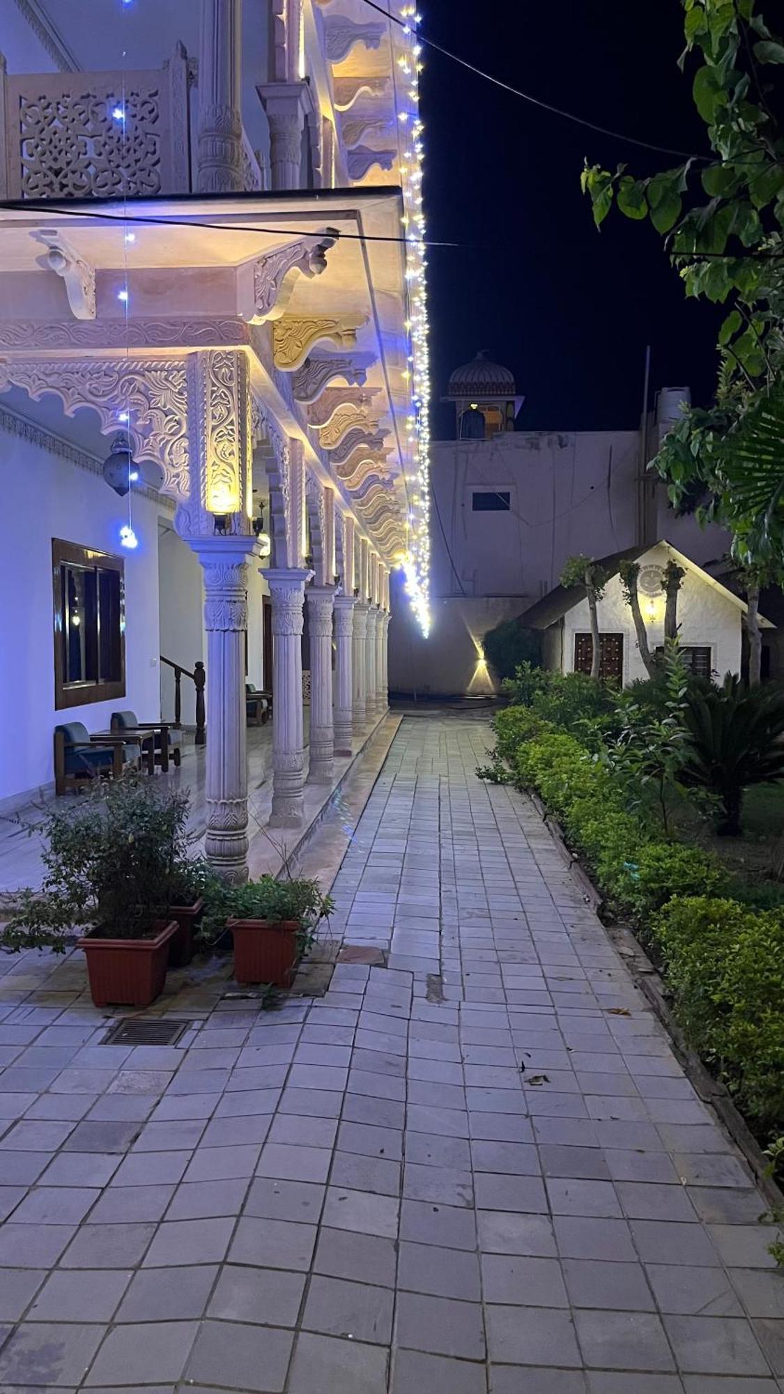 Hotel Sunbird Bharatpur Esterno foto