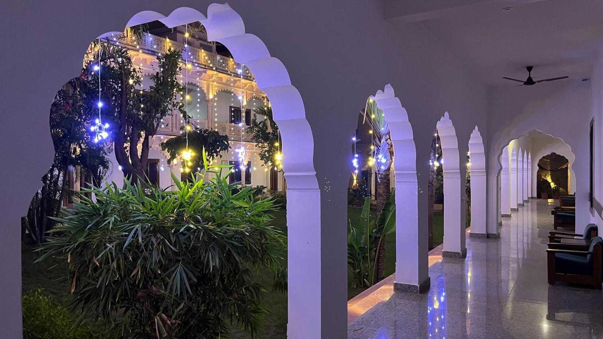 Hotel Sunbird Bharatpur Esterno foto