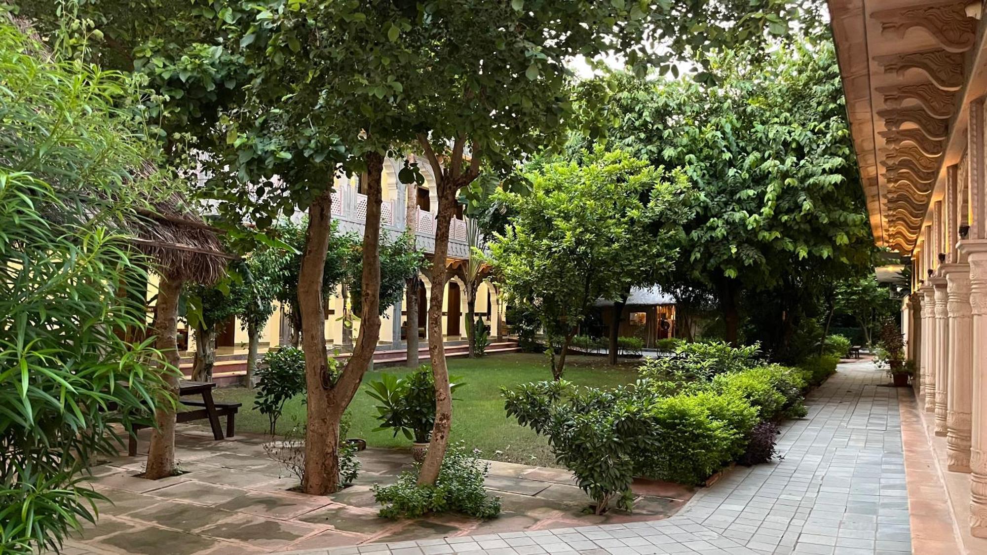 Hotel Sunbird Bharatpur Esterno foto