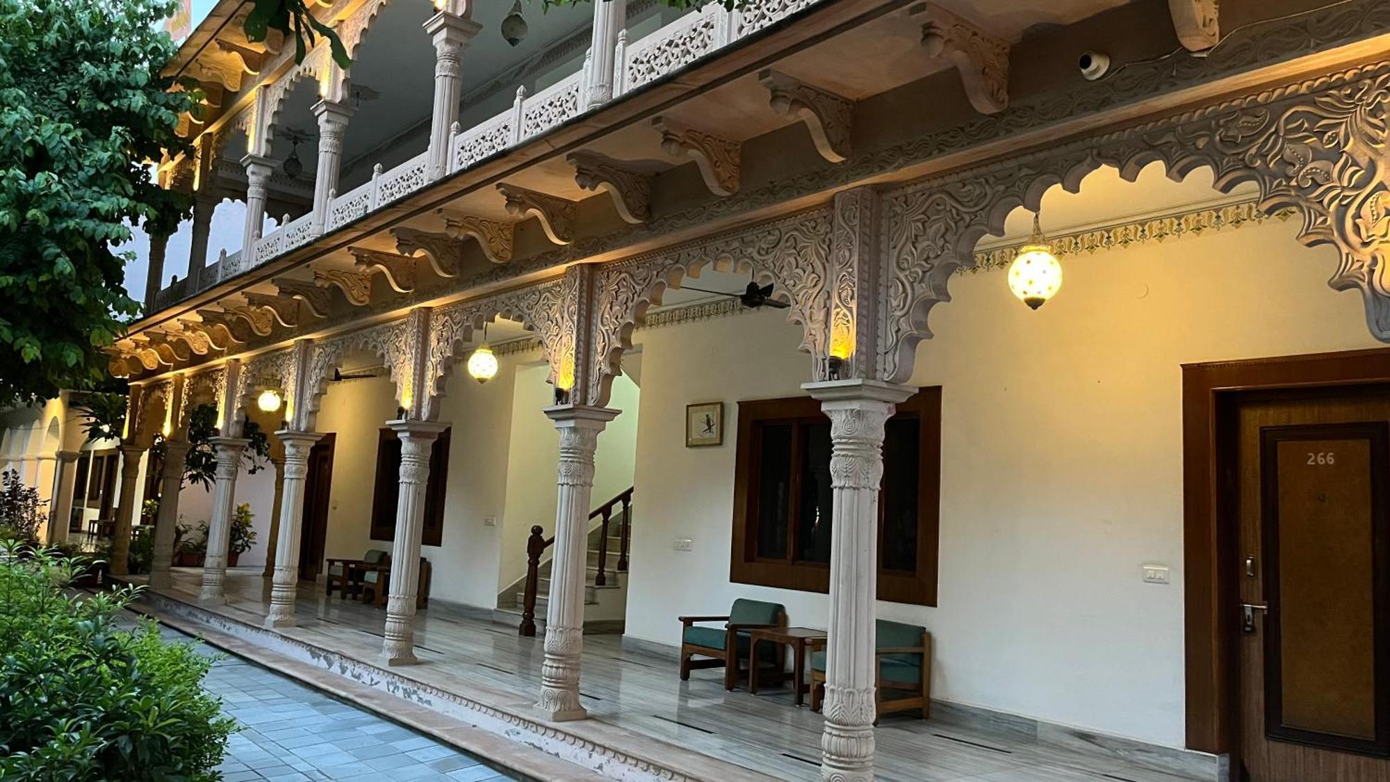 Hotel Sunbird Bharatpur Esterno foto