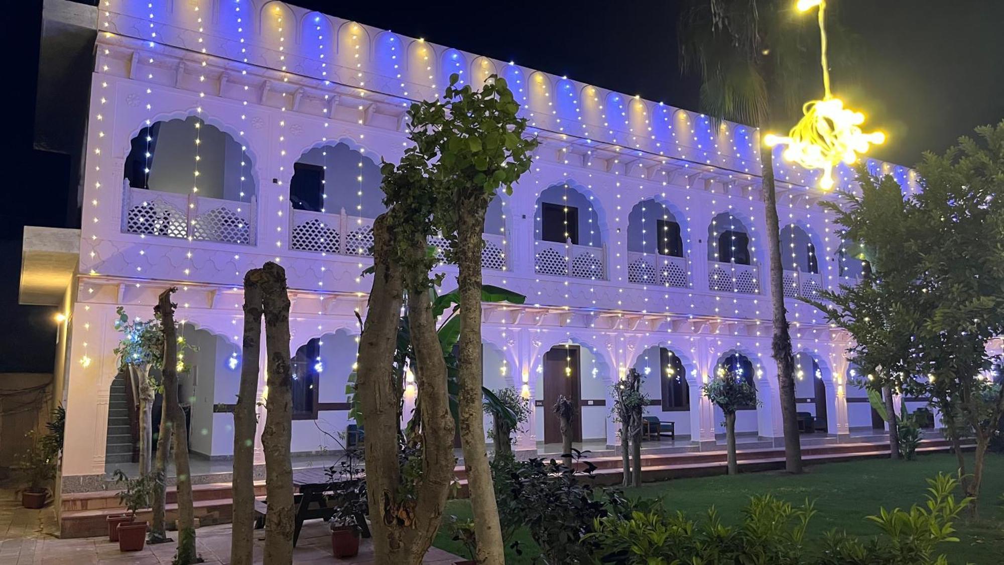 Hotel Sunbird Bharatpur Esterno foto