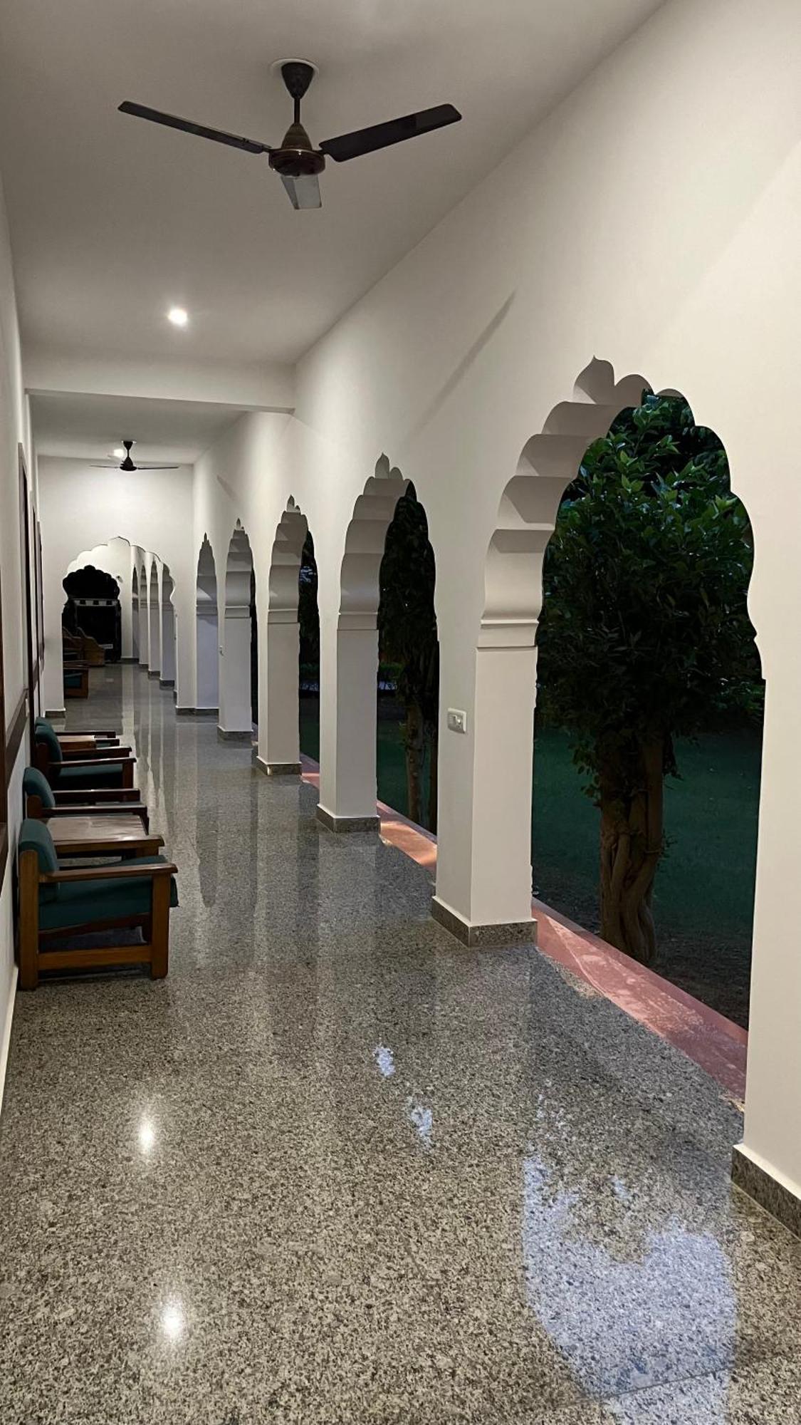 Hotel Sunbird Bharatpur Esterno foto