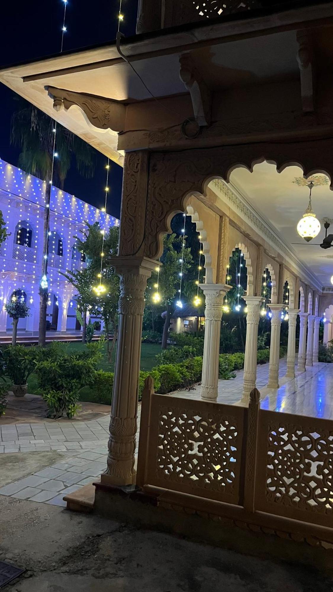 Hotel Sunbird Bharatpur Esterno foto