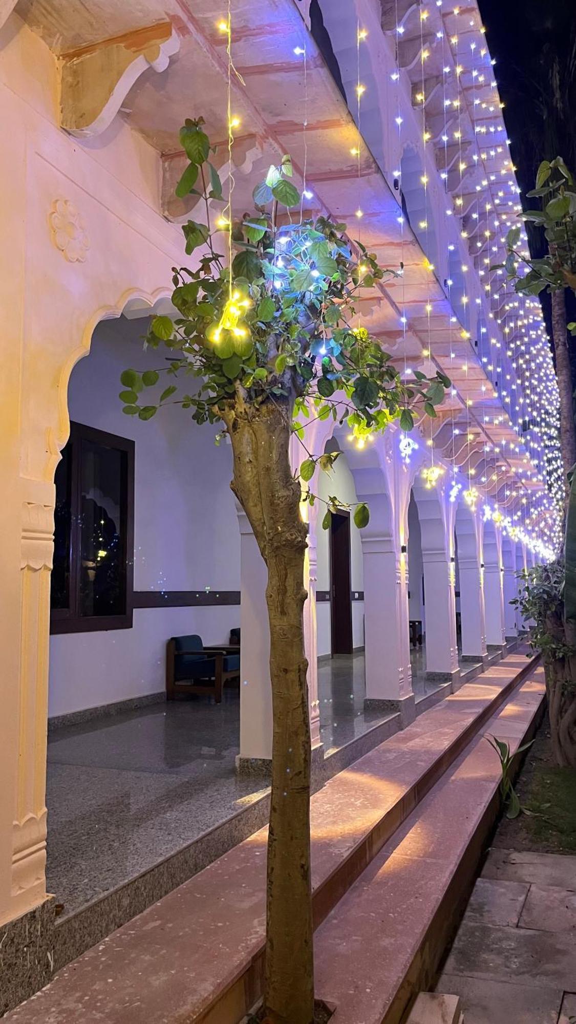 Hotel Sunbird Bharatpur Esterno foto