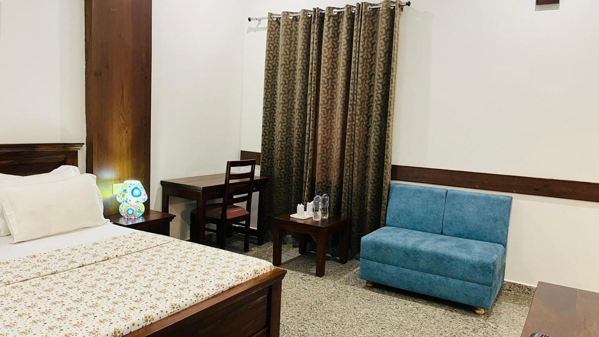 Hotel Sunbird Bharatpur Esterno foto